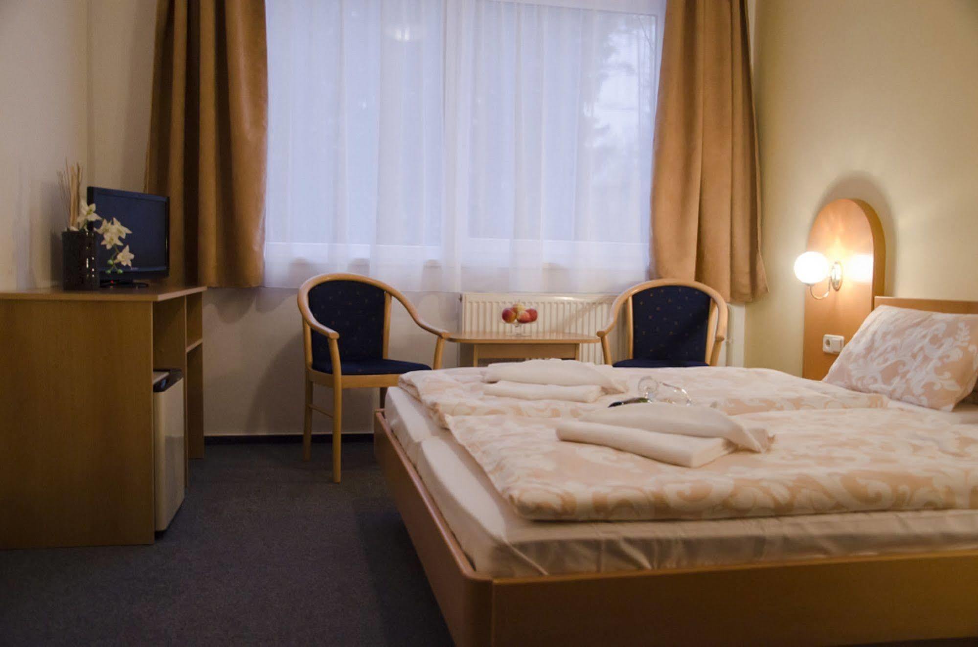 Hotel Zatisi Франтишкови-Лазне Экстерьер фото